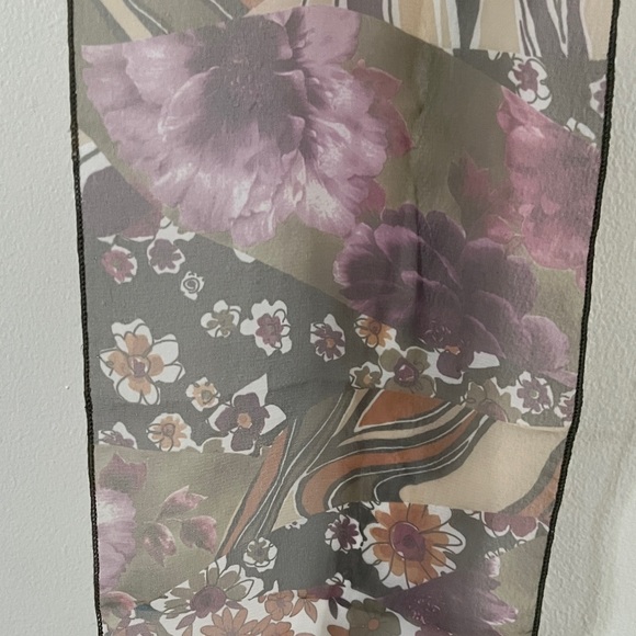 Floral Patterned Scarf - Picture 8 of 10